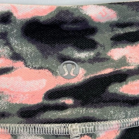 LULULEMON Leggings Womens Size 4 Wamo Camo Crop Pants 21" Inseam - Picture 3 of 4